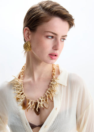 LONG NECKLACE WITH WHITE MARINE ELEMENTS