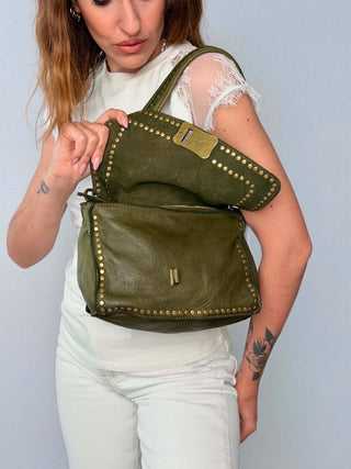 Borsa pelle con borchie Viola
