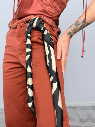 Pantalone chino con foulard - Kontatto