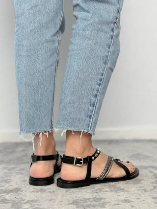 Leather toe-ring sandals with studs 18+