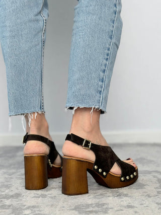 18+ heel sandal