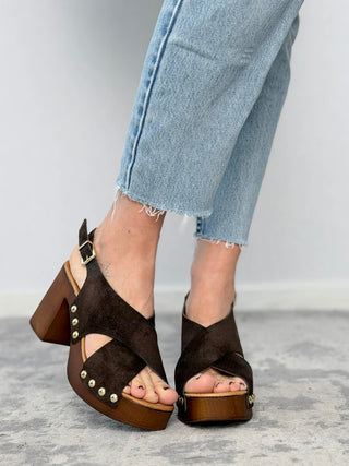 18+ heel sandal