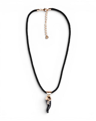 Collana in corda nera con corno pendente nero