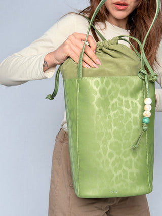 Borsa secchiello con ciondoli Nalì
