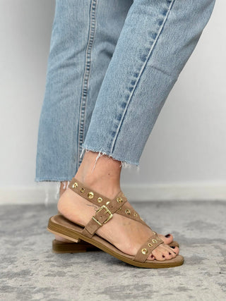 Sandalo camoscio e borchie 18+