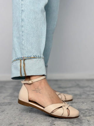 Ballerina intreccio Frau