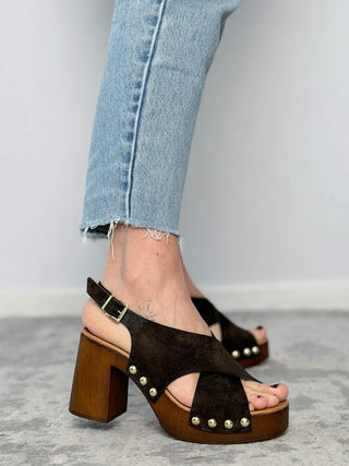 18+ heel sandal