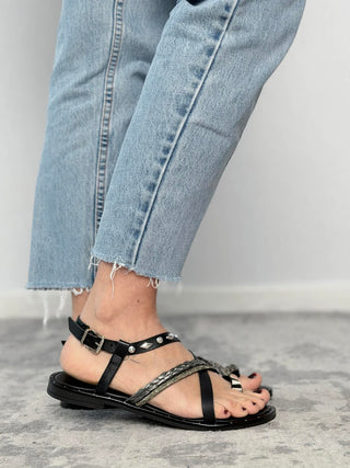 Leather toe-ring sandals with studs 18+