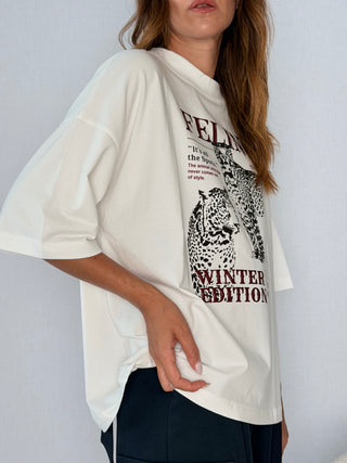 T-Shirt over Feline-Susy Mix